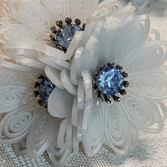 CORO Vintage 50's Rare Silver Plated 3D Flower Clip On Earrings - Picture 8 of 16